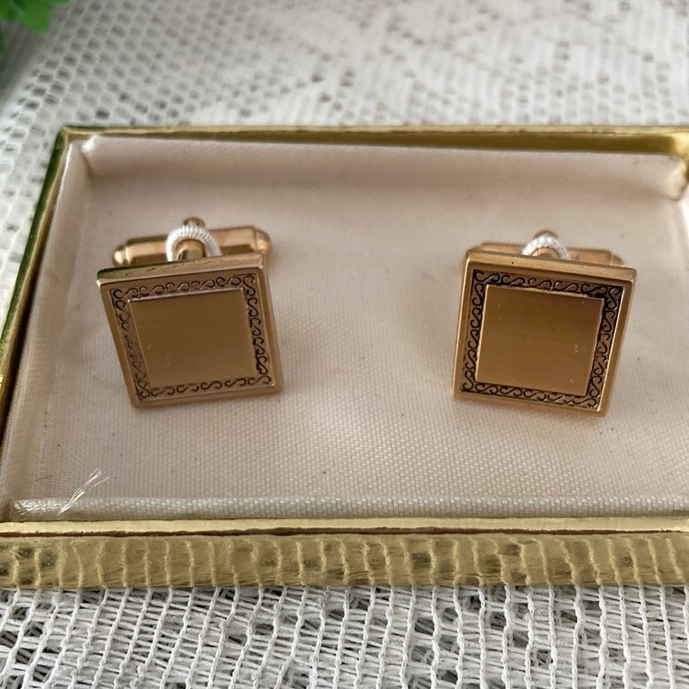 Men’s Vintage Cuff Links Square Gold Tone with Etched design around the square